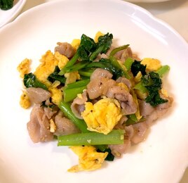 豚肉と小松菜と卵の炒め物